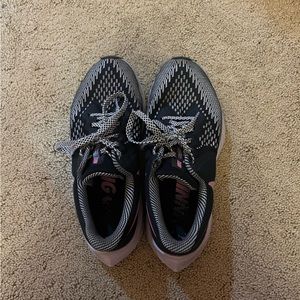 Women Size 7 Black Nike Sneakers